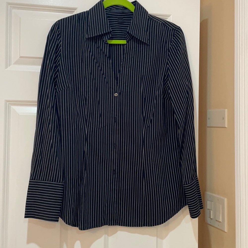 Express Cotton Fitted black button down v neck striped